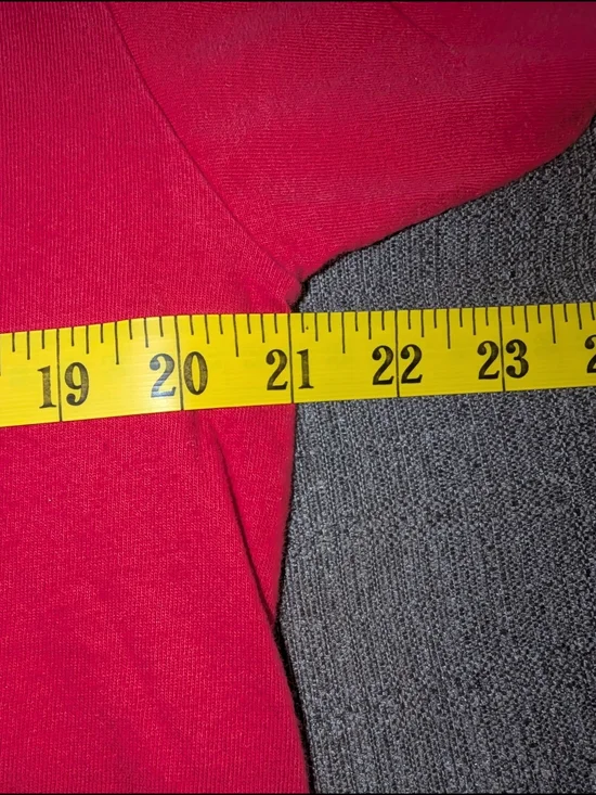 100% Canadian Team Canada Red Graphic Tee - Picture 3 of 4